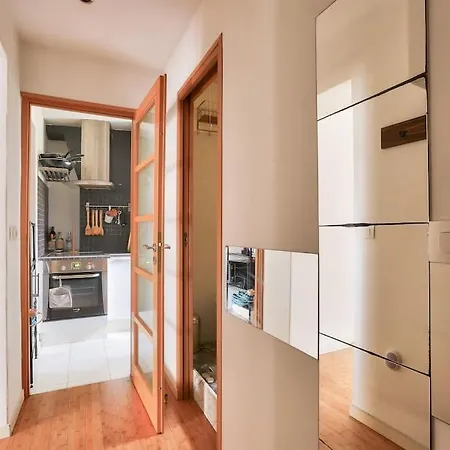 Lovely 1 Bedroom Flat Near Colonel Fabien Metro Station パリ