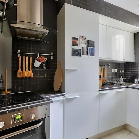 Lovely 1 Bedroom Flat Near Colonel Fabien Metro Station アパート