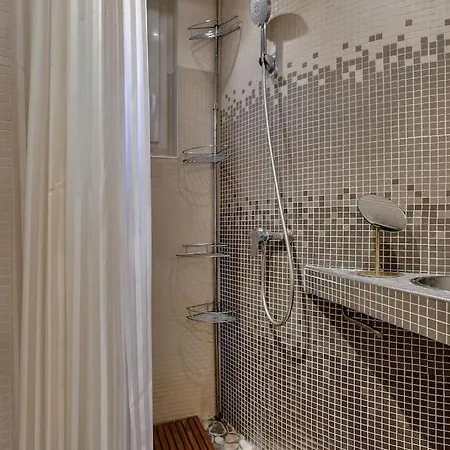 Lovely 1 Bedroom Flat Near Colonel Fabien Metro Station Appartement Parijs